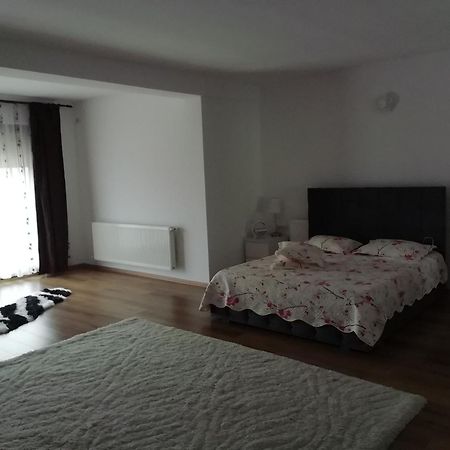 Adelina Apartamento Schitul Exterior foto