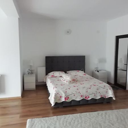 Adelina Apartamento Schitul Exterior foto